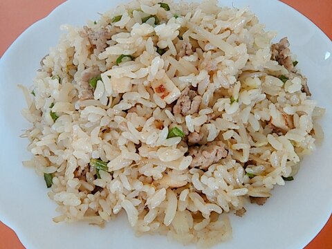 焼き肉のたれで♪挽き肉☆ちくわ☆野菜チャーハン